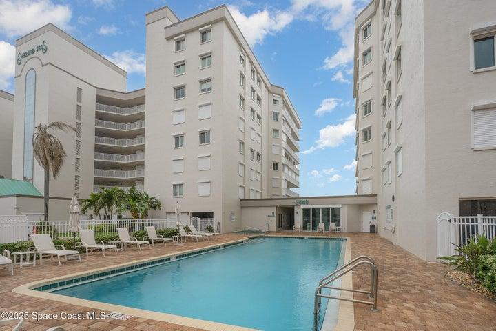 Heated Community Pool with Hot tub/Spa & Sauna