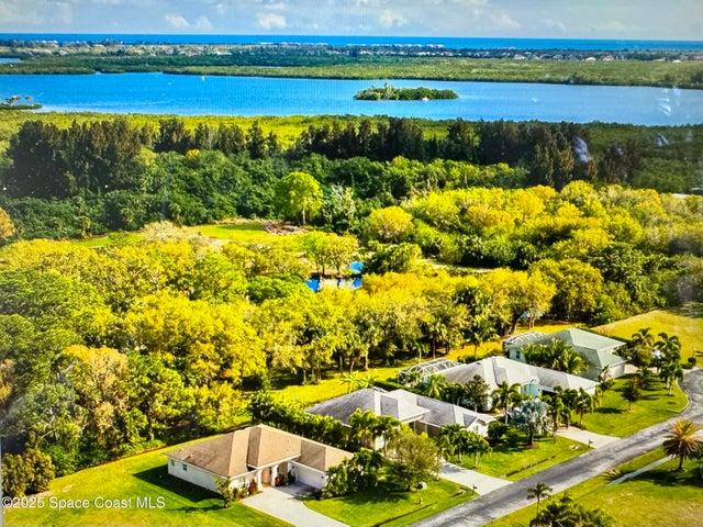Minutes to our wonderful beaches and the Indian River