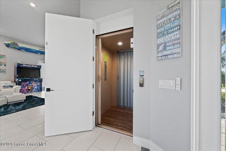 elevator to all 3 levels