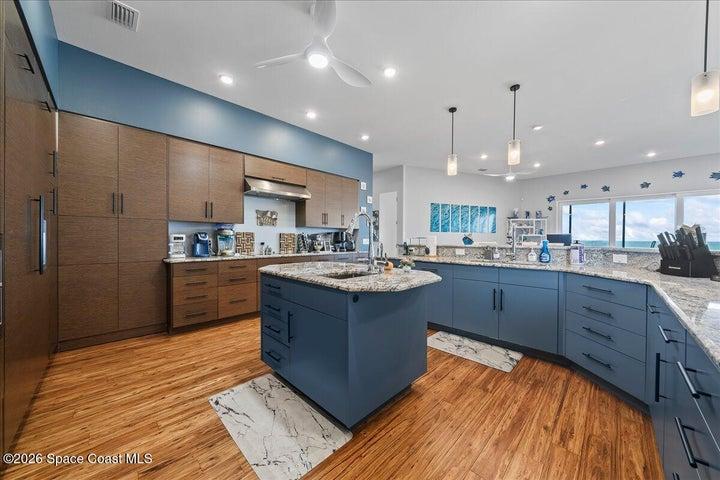 set-up for guests, kitchen has 2 dishwashers