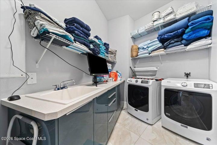 Laundry on 2nd floor