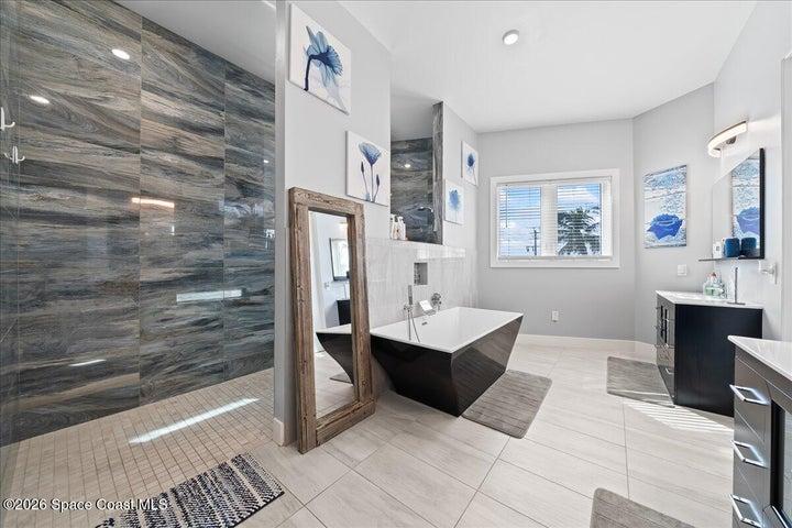 Master Bath on 2nd floor