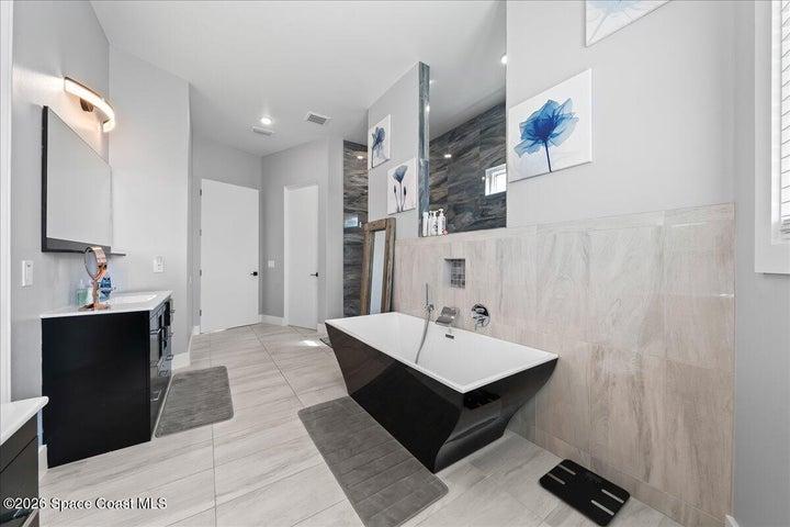 Master Bath on 2nd floor