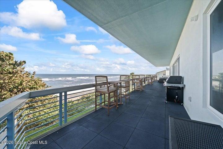 2nd floor balcony