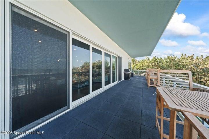 2nd floor balcony