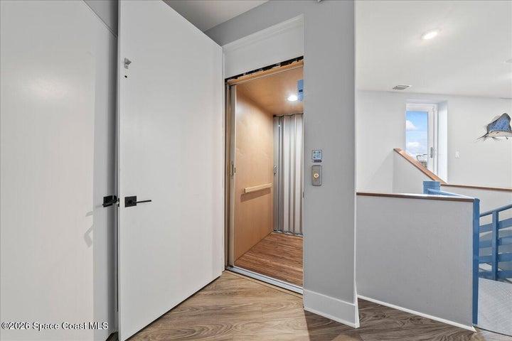 3rd floor elevator