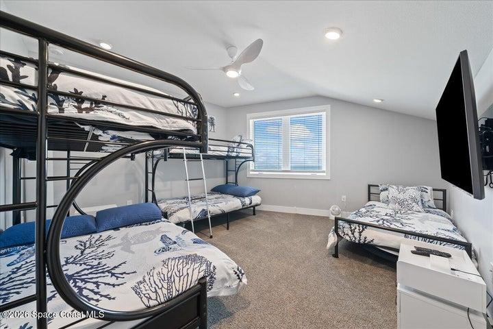 3rd floor bunk room - total of 6 bedrooms