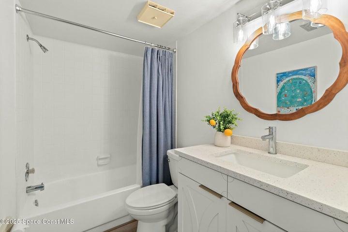 Guest bathroom with tub/shower combo and handcrafted quartz vanity, Cocoa Beach condo