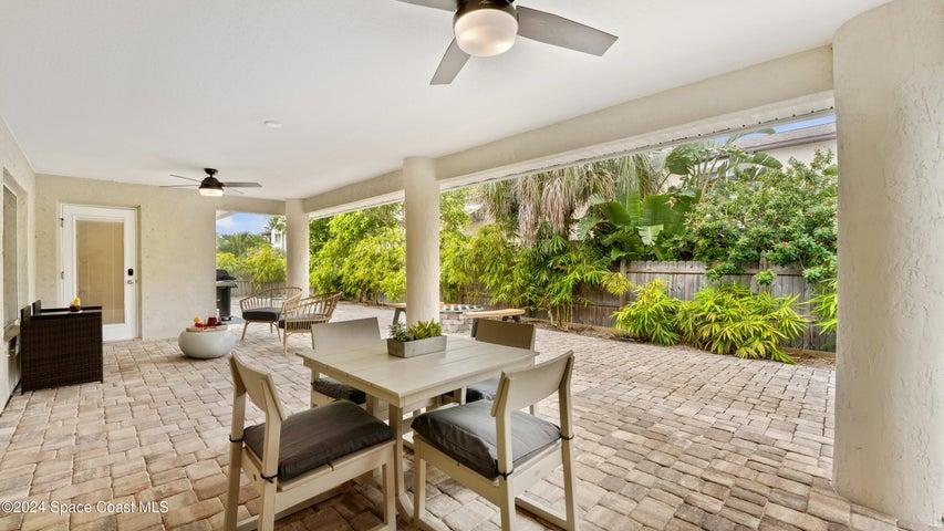 Huge Back Deck