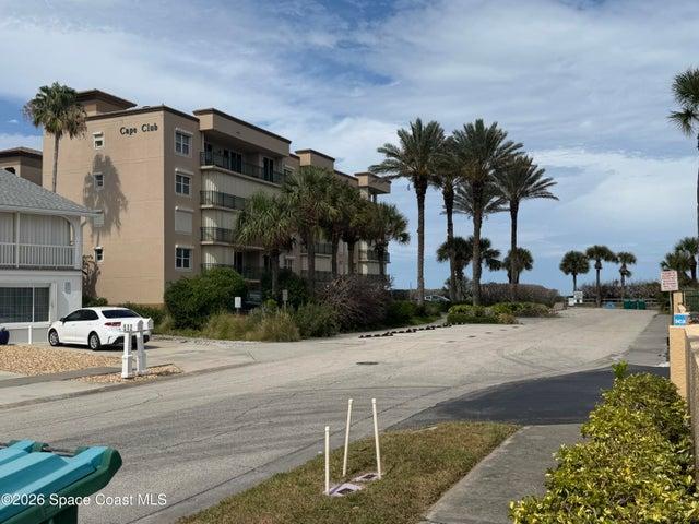 Approaching Cape Club from Jackson Avenue