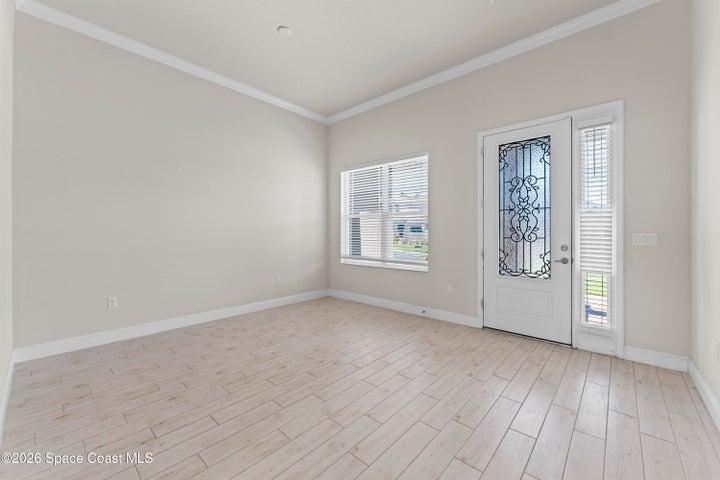Entry/formal living room