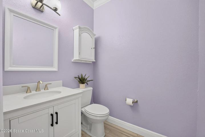 1/2 bath downstairs