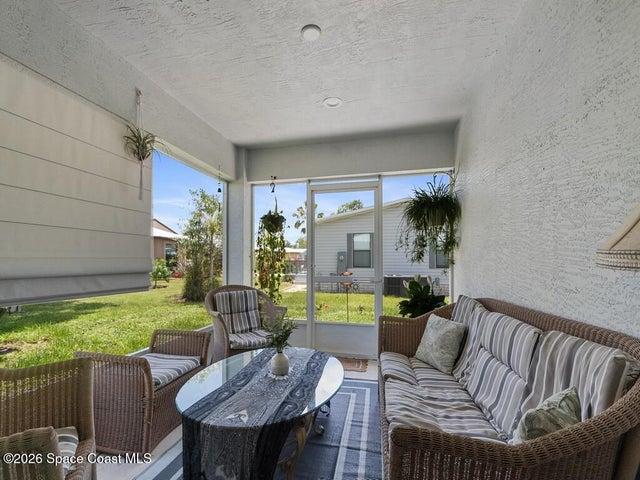 Screened porch with textured walls and recessed lighting