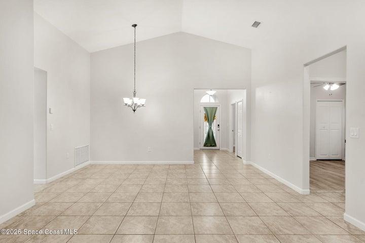 Living room/ Dining area