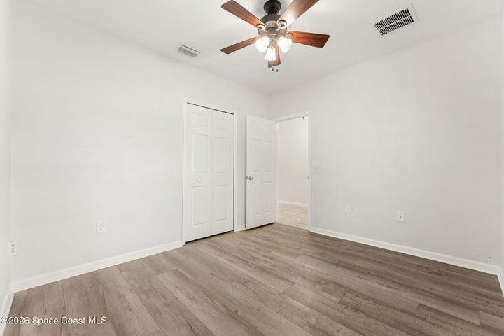 Front bedroom #1
