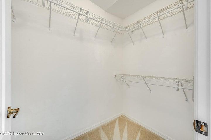 master suit walk in closet