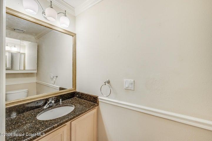 main floor 1/2 bathroom