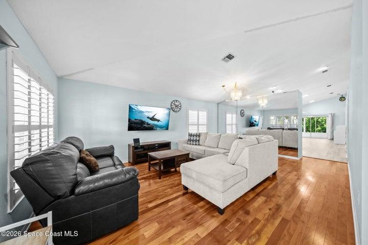 7895 Citrus Creek Dr - Living Room