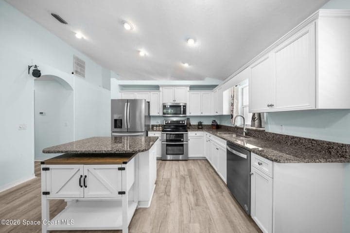 7895 Citrus Creek Dr - Kitchen