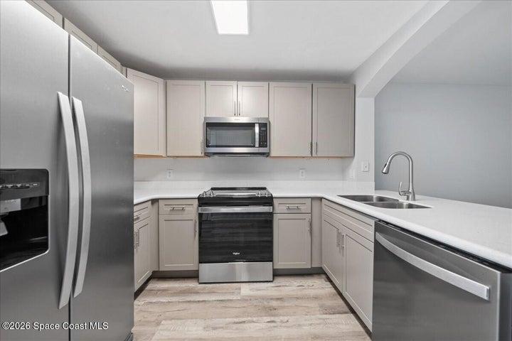 990 Luminary Circle 105, Melbourne, FL, 32901 photo 9