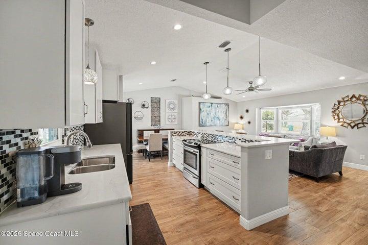681 Sheridan Woods Drive, Melbourne, FL, 32904 photo 6