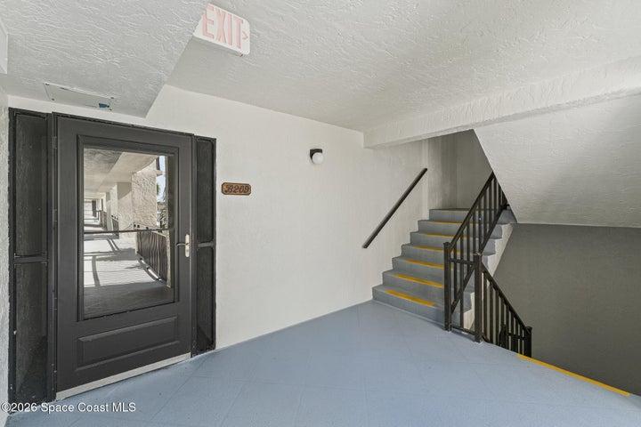 Private Entryway B209