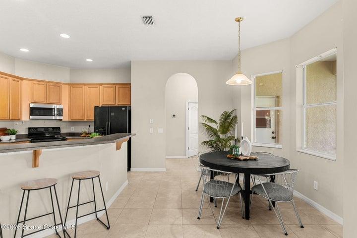 Breakfast bar and Eat-in Kitchen area
