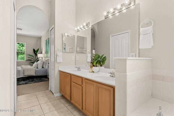 Primary Ensuite bathroom vanity
