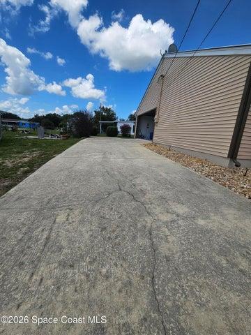 Boat long driveway and pad to park