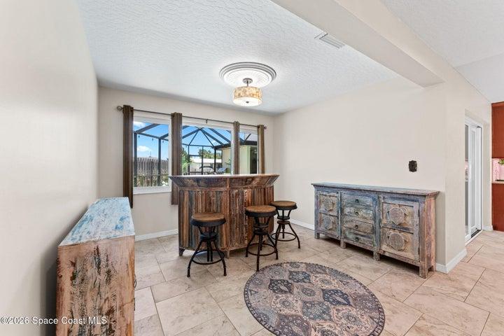 nook overlooking pool, can be for dining, bar sitting etc.