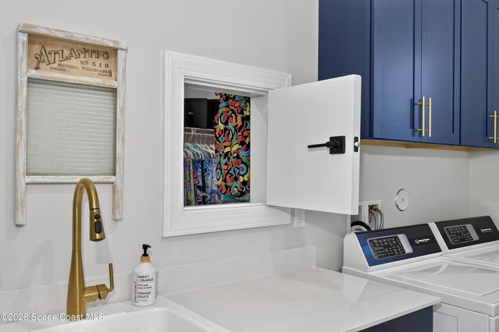 LAUNDRY PASS THRU from Bedroom suite Walk-in Closet into Laundry room.