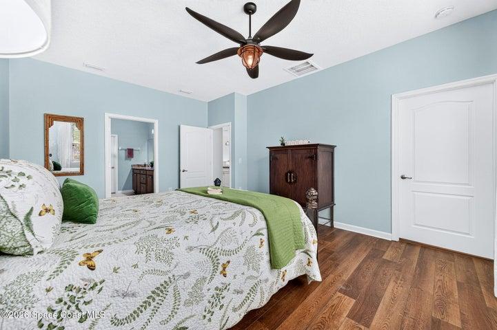 Spacious primary suite