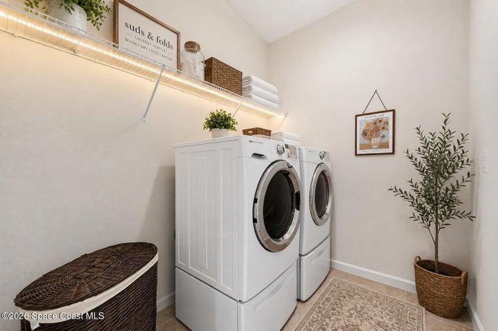 High end W/D conveys with the property