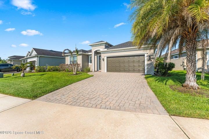 Beautifully kept front yard enhancing the home’s presentation