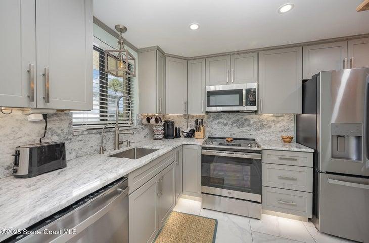 7101 Ridgewood Avenue 102, Cape Canaveral, FL, 32920 photo 4