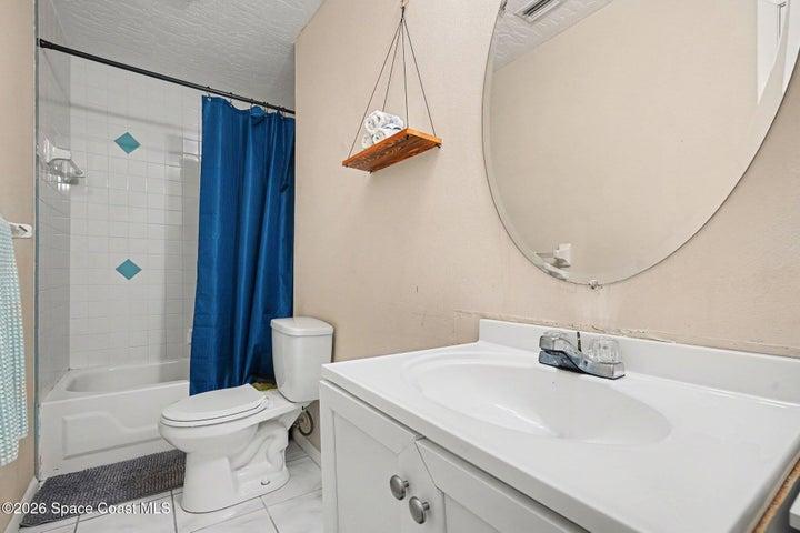 2nd Bathroom Tub/Shower