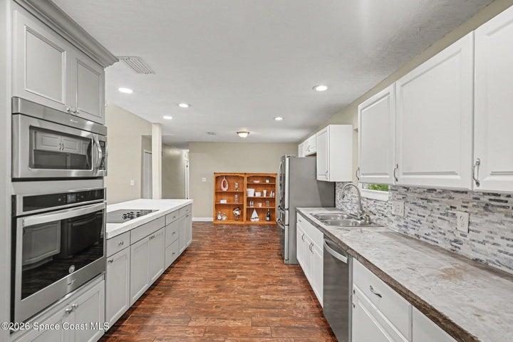 Open to Breakfast Nook and Dining Area