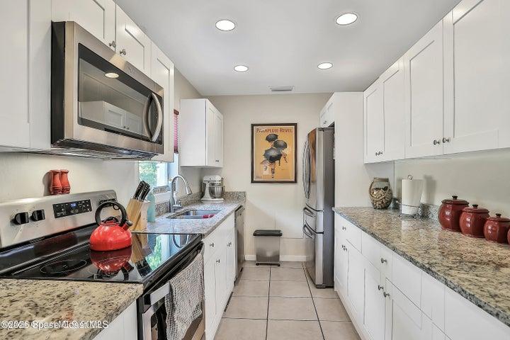 Eat-in Kitchen
Well-appointed kitchen with ample cabinetry and counter space