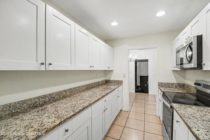 Eat-in Kitchen
Well-appointed kitchen with ample cabinetry and counter space
