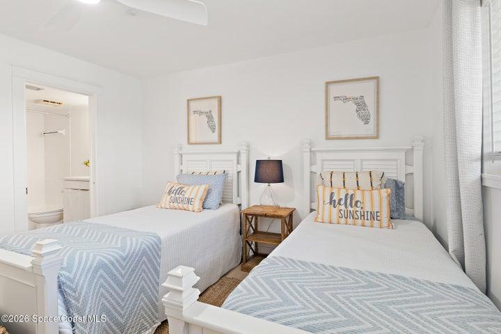 Guest bedroom with twin beds — 2-bedroom, 2.5-bath condo in Cocoa Beach, Florida