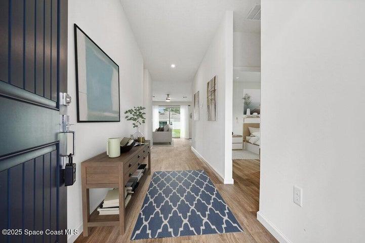 Entry / foyer