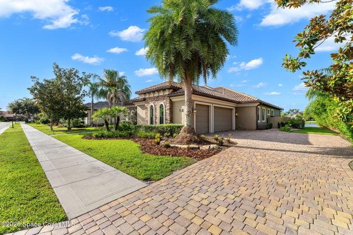 Tucked away drive way