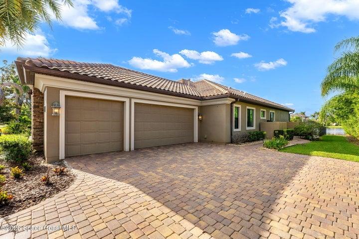 Large driveway with 3 car garage