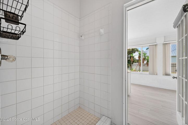 Guest bath to Florida room access