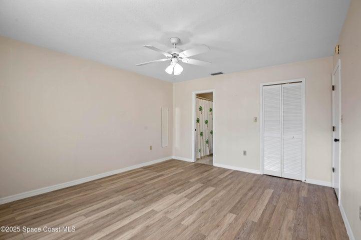Master bedroom with en suite bath