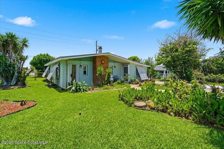241 Avenida Central, Indialantic