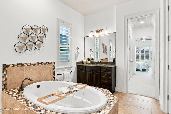 Free standing Jacuzzi tub