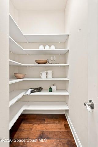 Walk in pantry