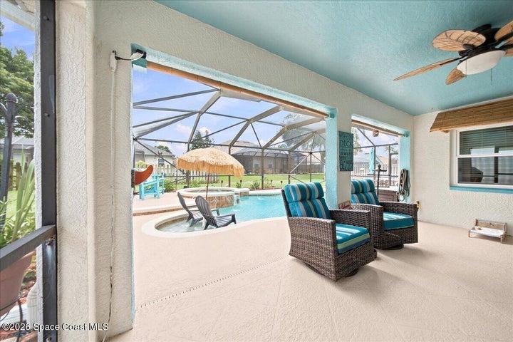 Pool/patio Lifestyle View