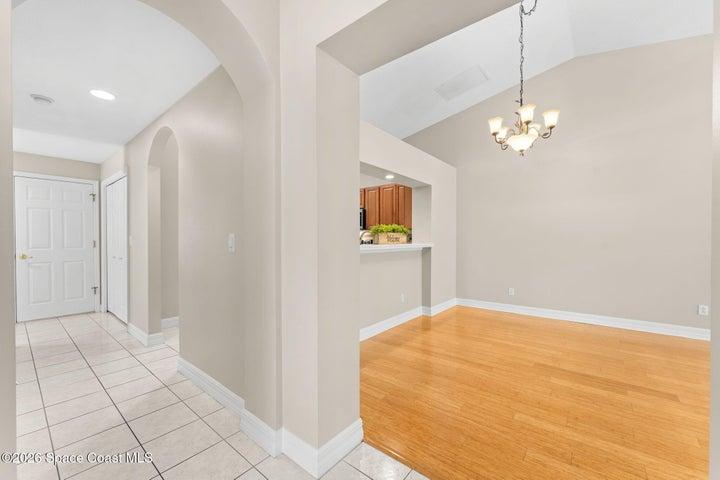 Hallway to 2 guest rooms - split floor plan